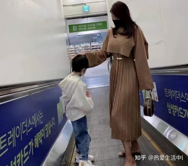 40岁宝妈坚持健身,塑造紧致身材,从“黄脸婆”成功逆袭为辣妈 - 知乎