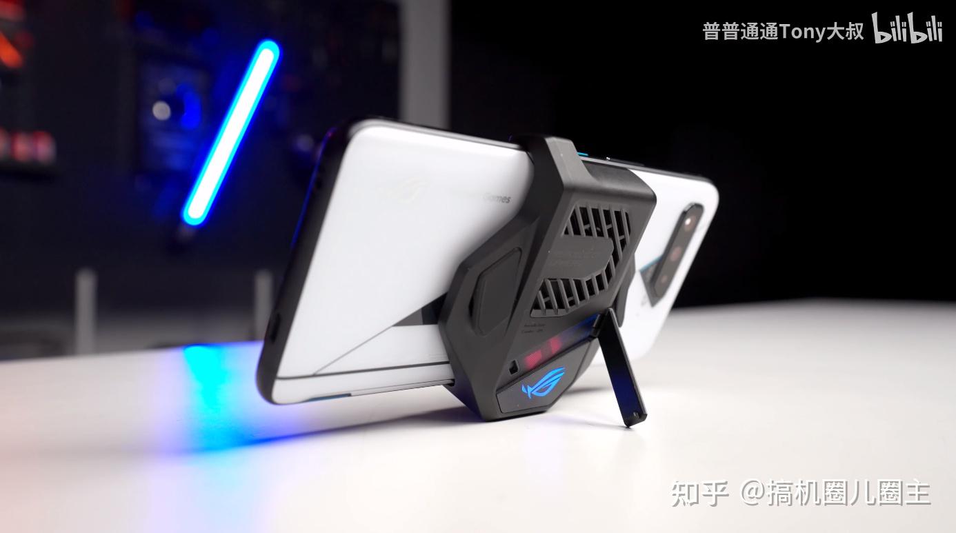驯龙高手rog游戏手机5全新散热设计酷冷风扇5表现够惊喜