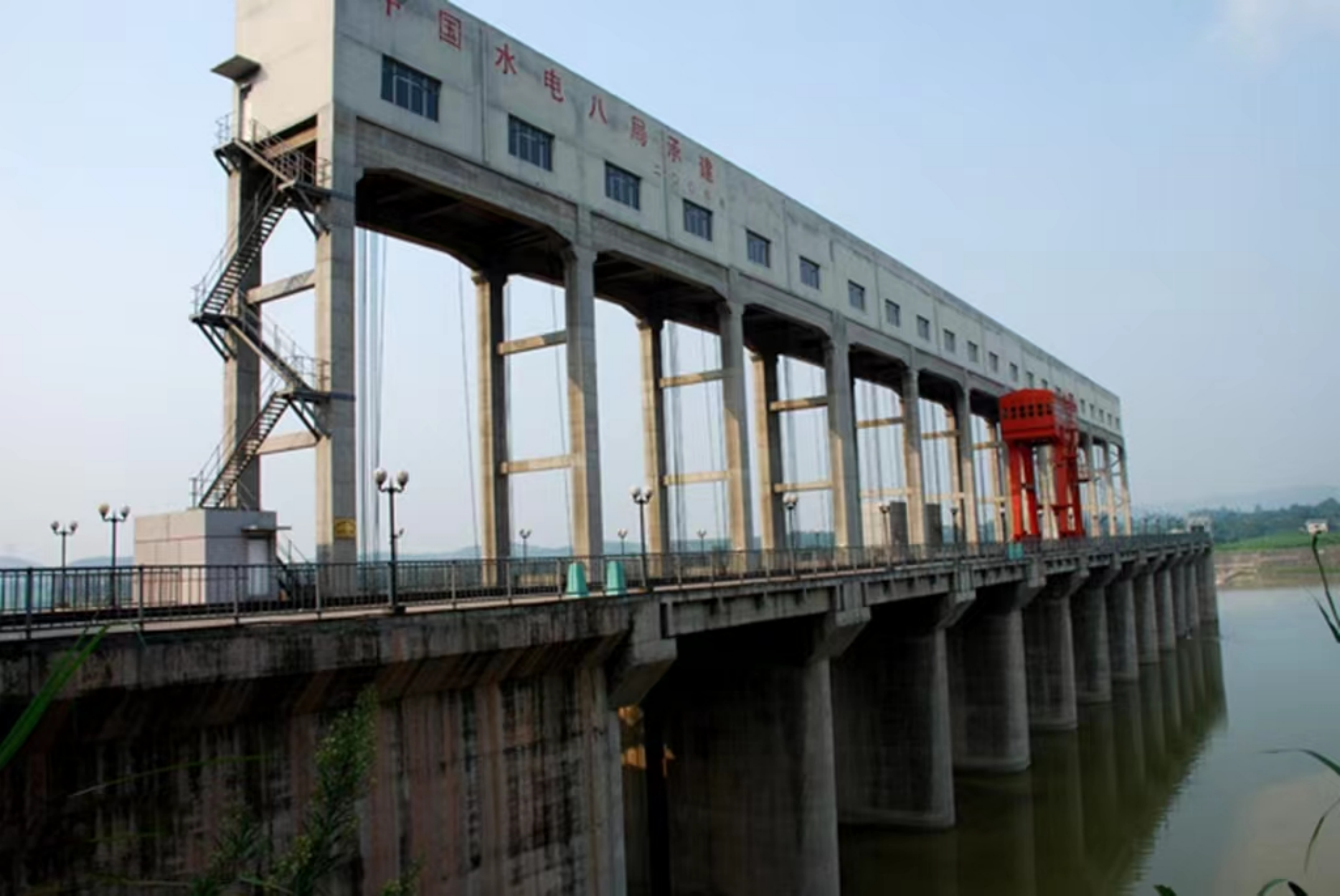 青居水电站(2004 年落成后照片)