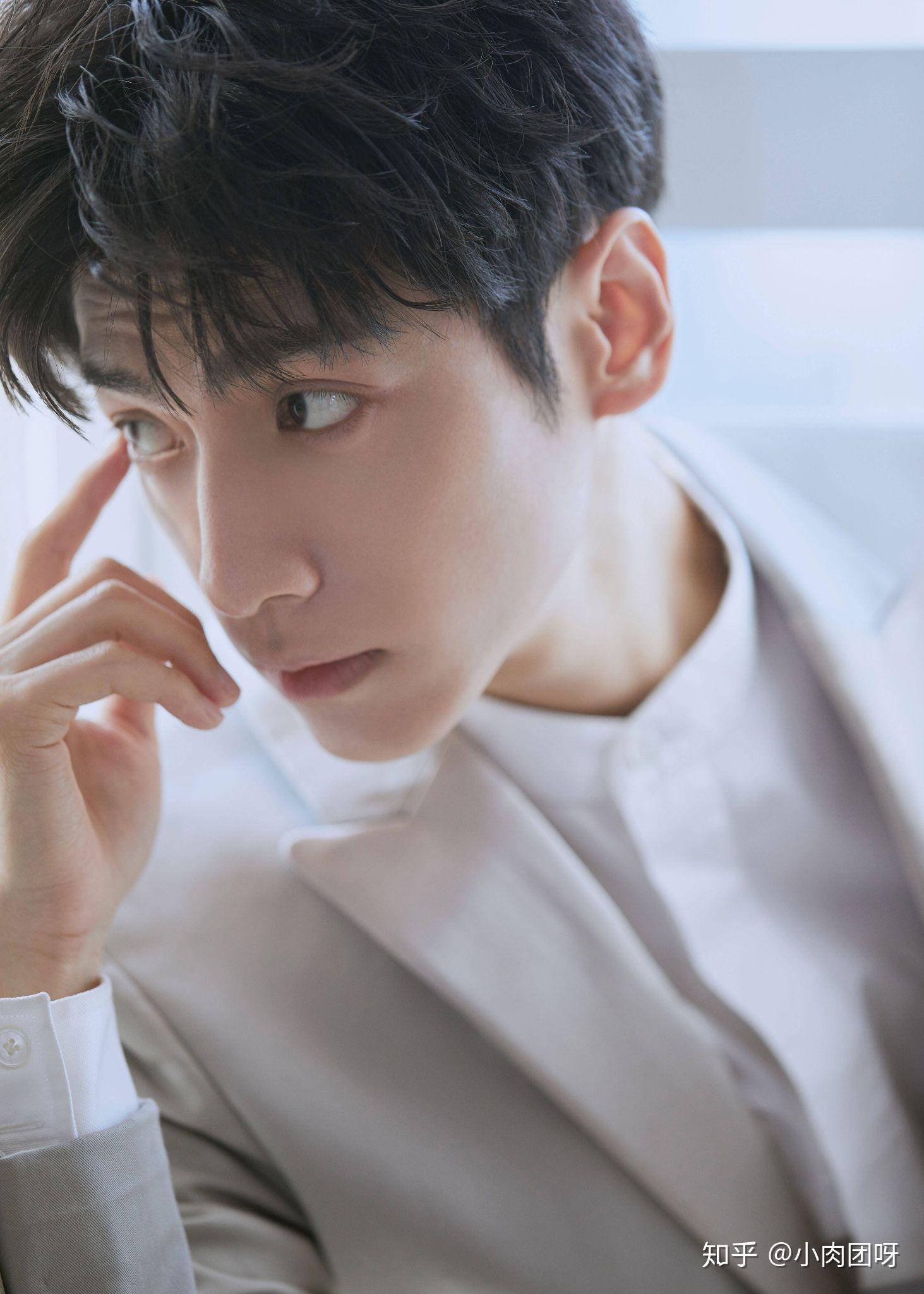 有哪些你觉得好看到窒息的罗云熙现代装图? - 知乎