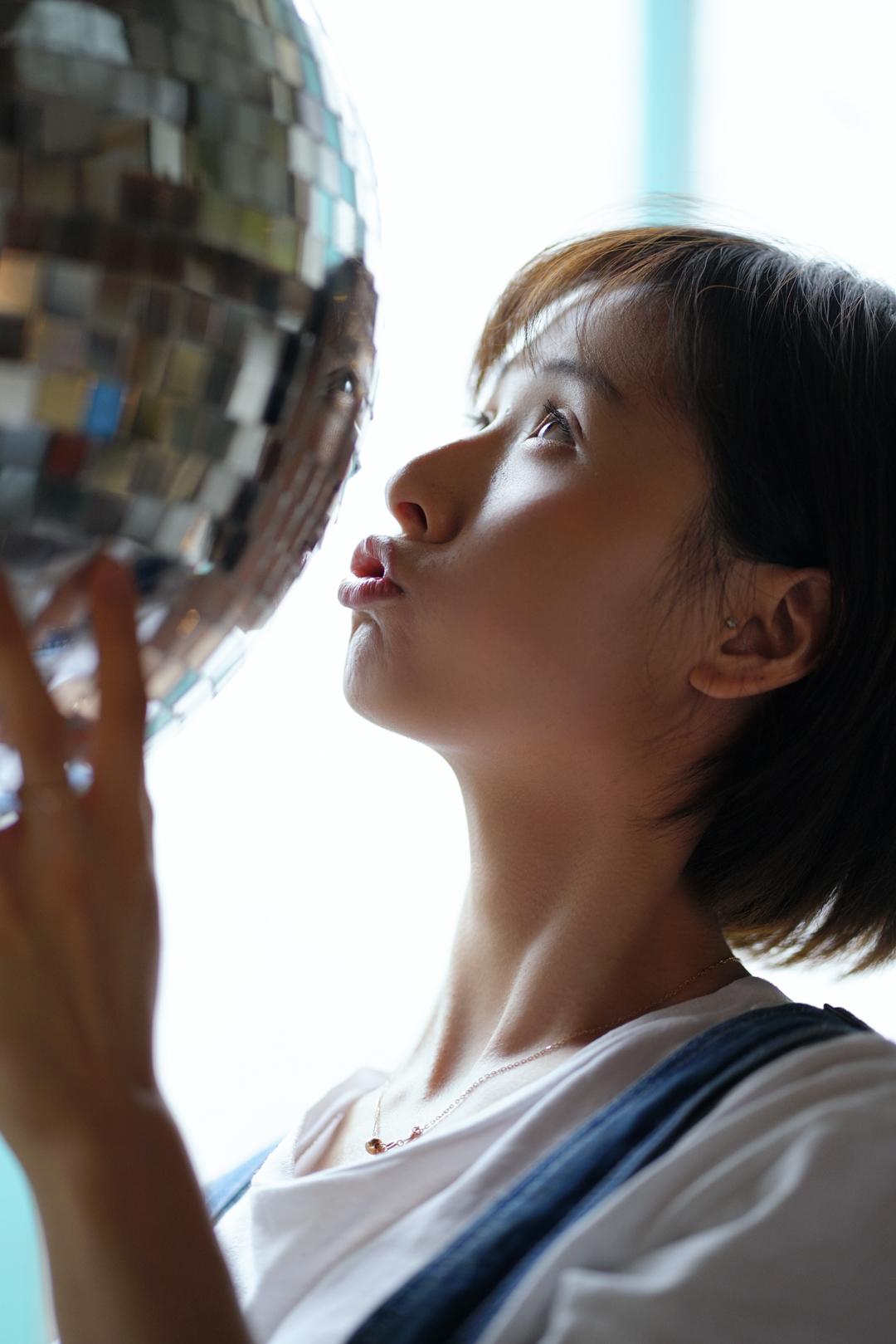 短发女生拍写真怎么摆姿势表情好看
