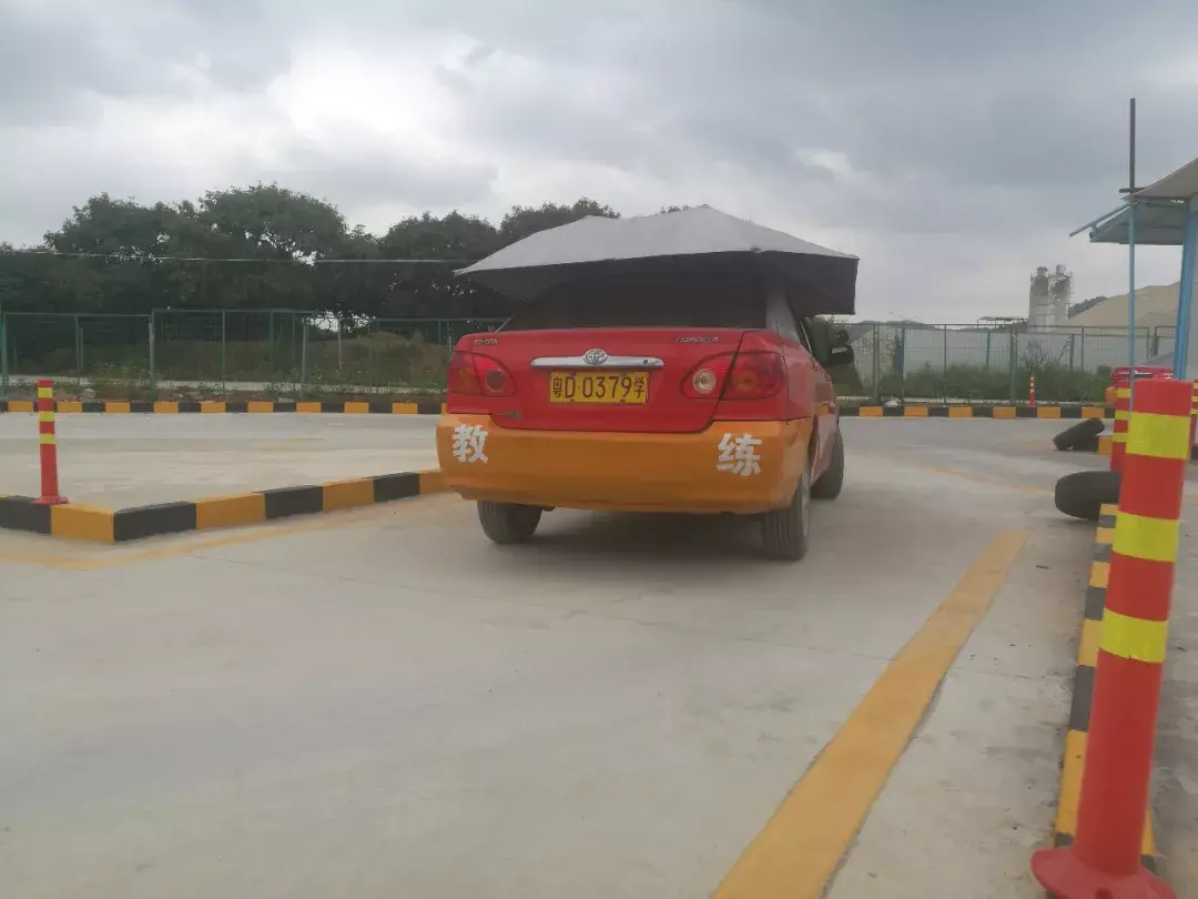 考c2的学员看过来自动挡科目二学车攻略