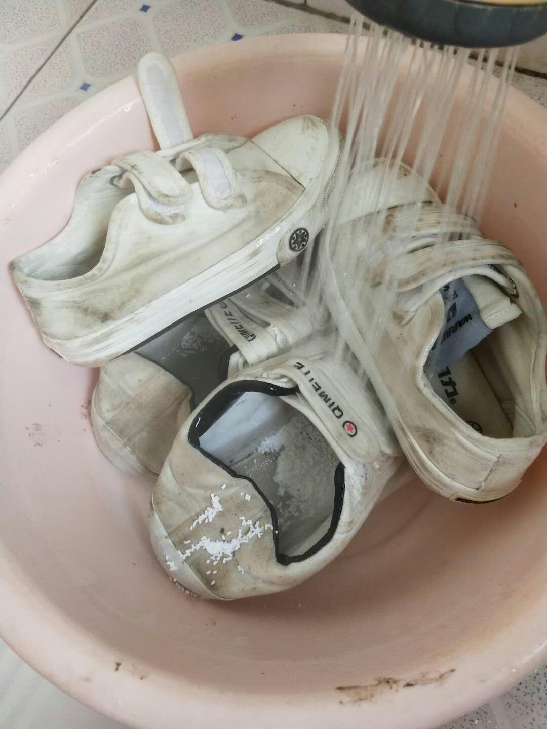 小白鞋洗后如何解决变黄的问题?