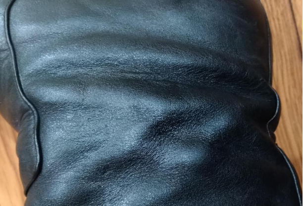 因为已经大概率地确定这个不适合苯胺皮,所以我就不太愿意拿自己的鞋