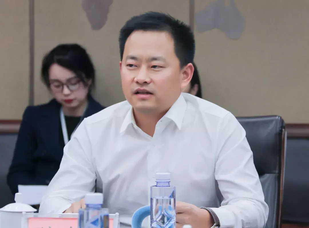 牛犇,股东代表孙忠伟,喻景忠出席会议,盛世康养董事周坤,李菁,王德军