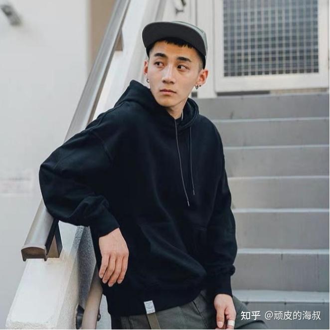 好看的男生春秋衛衣推薦男生衛衣品牌有哪些如何選擇合適的男生衛衣