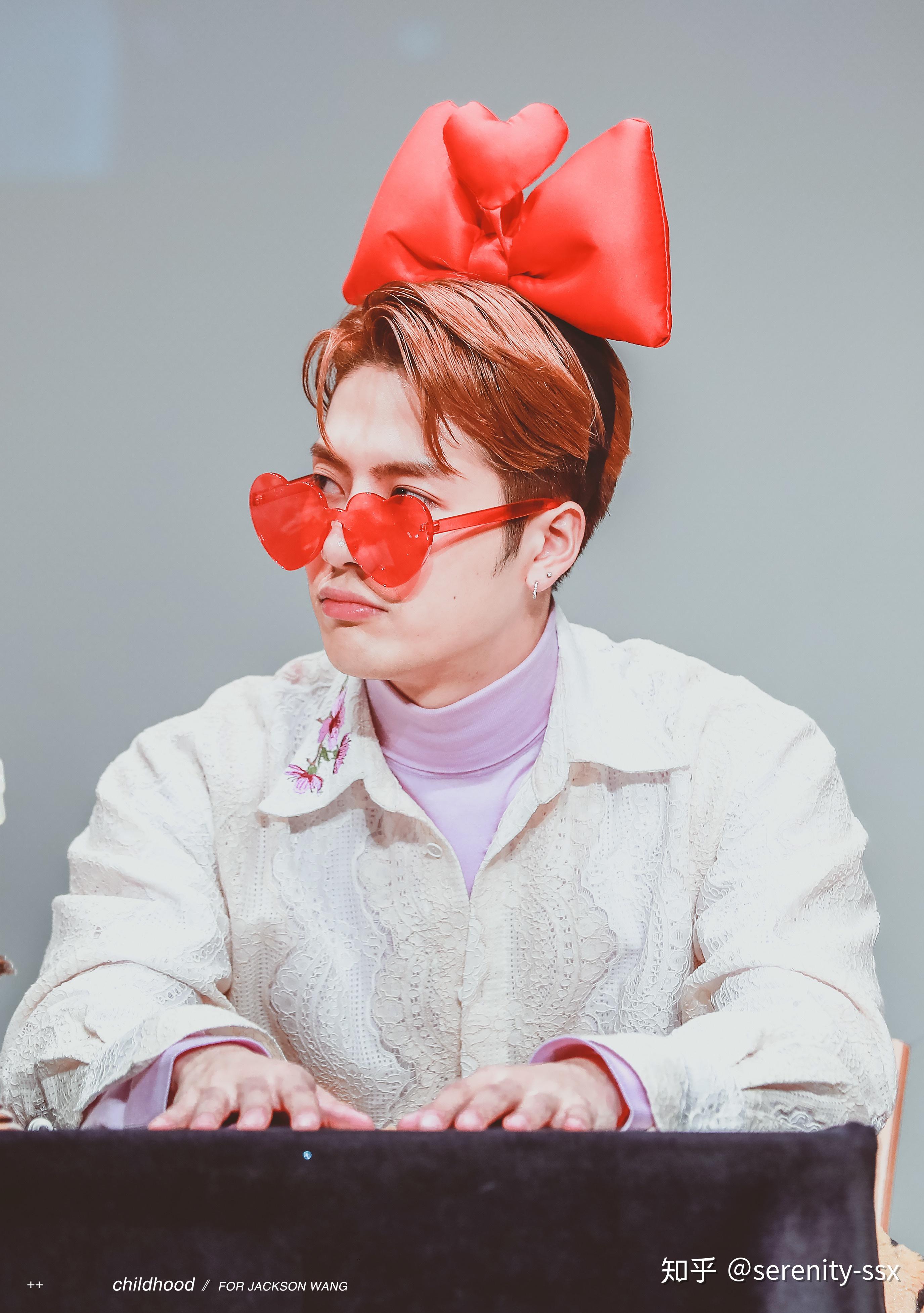 有没有王嘉尔可爱的当头像的那种照片鸭? - 知乎