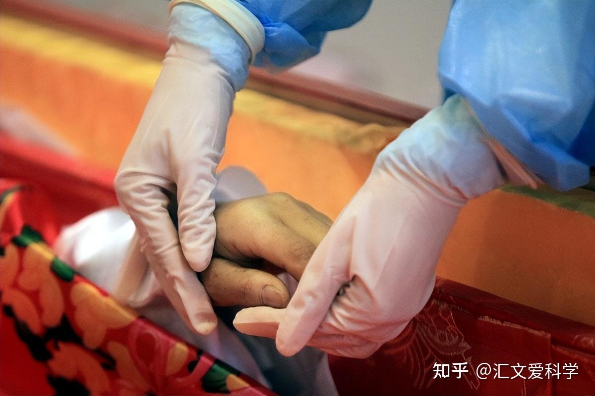 火葬场在火化的时候为什么不让家属靠近有什么不能看的