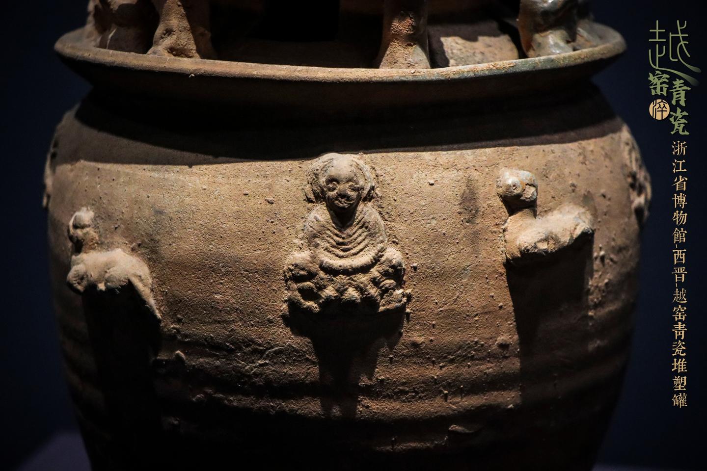 中国南宋越州窯影青貼塑人物紋魂瓶 中国南宋越州窯影青貼塑人物紋魂瓶