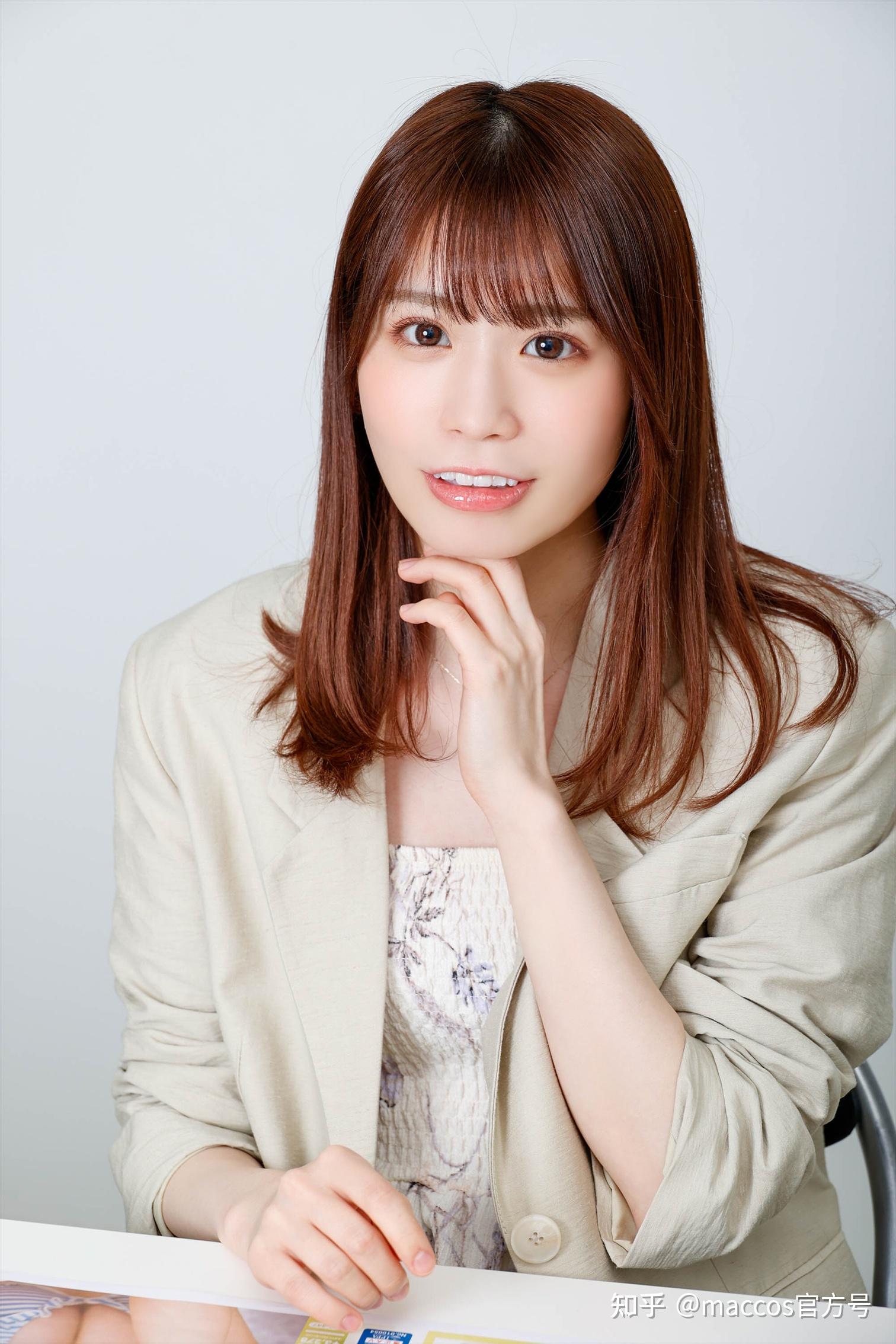 "的美誉,在镜头前秀出精致纤细的身材-她就是未步奈奈(未歩なな)