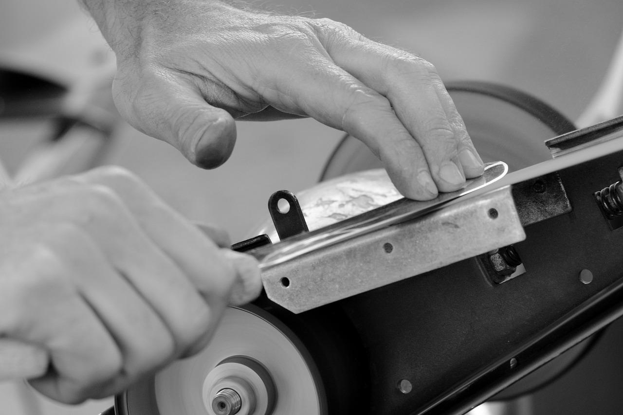 4. 磨装饰品光亮