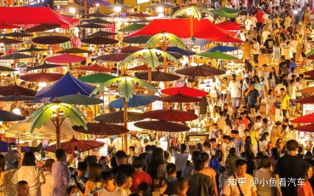 新干滨江购物广场(东投·风情街旁)氛围真是太吸引了,就在新干网红