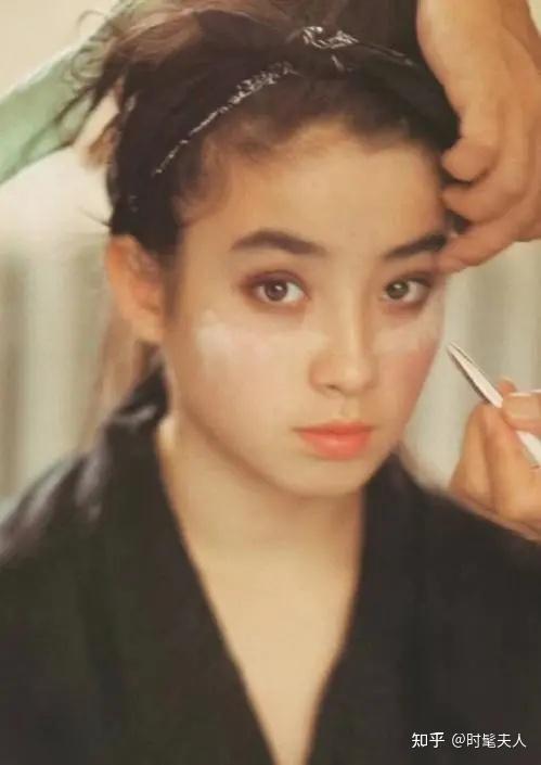 宫泽理惠无奈的选择与贵乃花解除了婚约同时也又一次