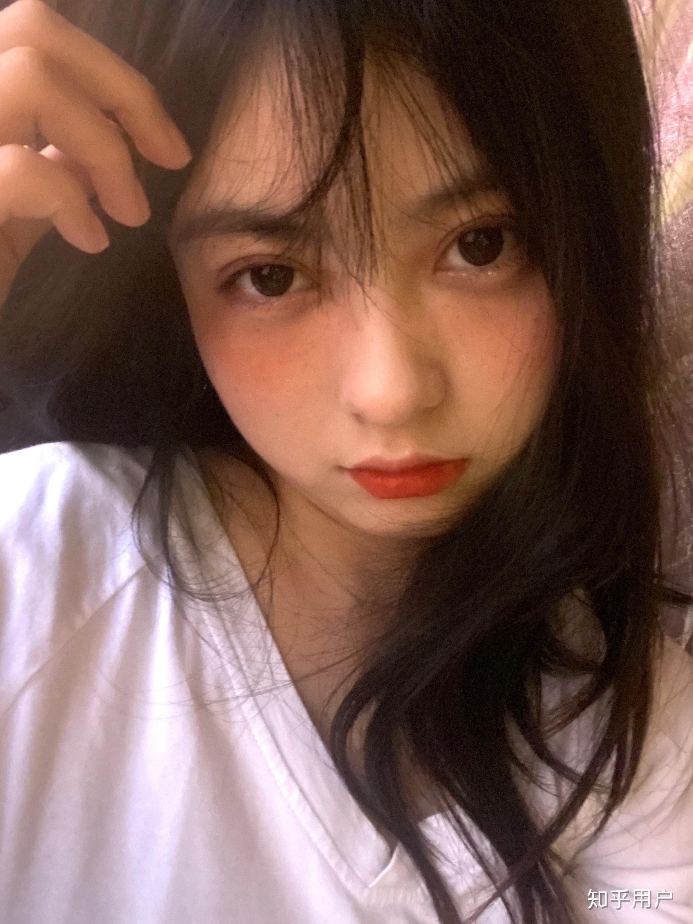 有哪些适合女生自拍的姿势