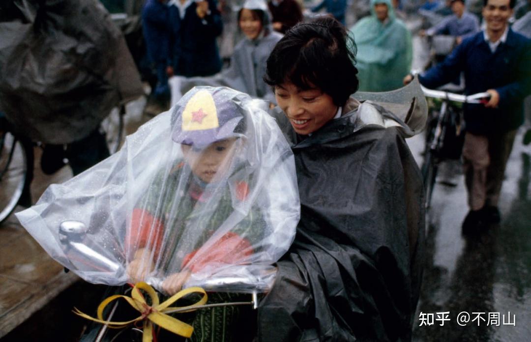 一组各个时代的老照片八国联军进入紫禁城彩票抽奖现场小人书摊点