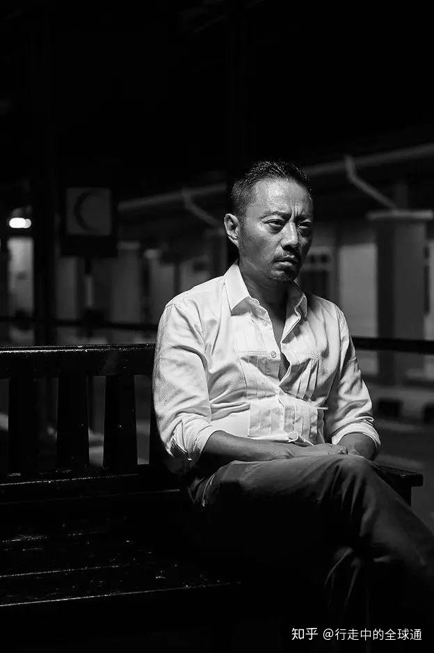 喜欢高仓健和邱岳峰,就跑去配音;配音配得差不多了,就跑去经商;经商赚