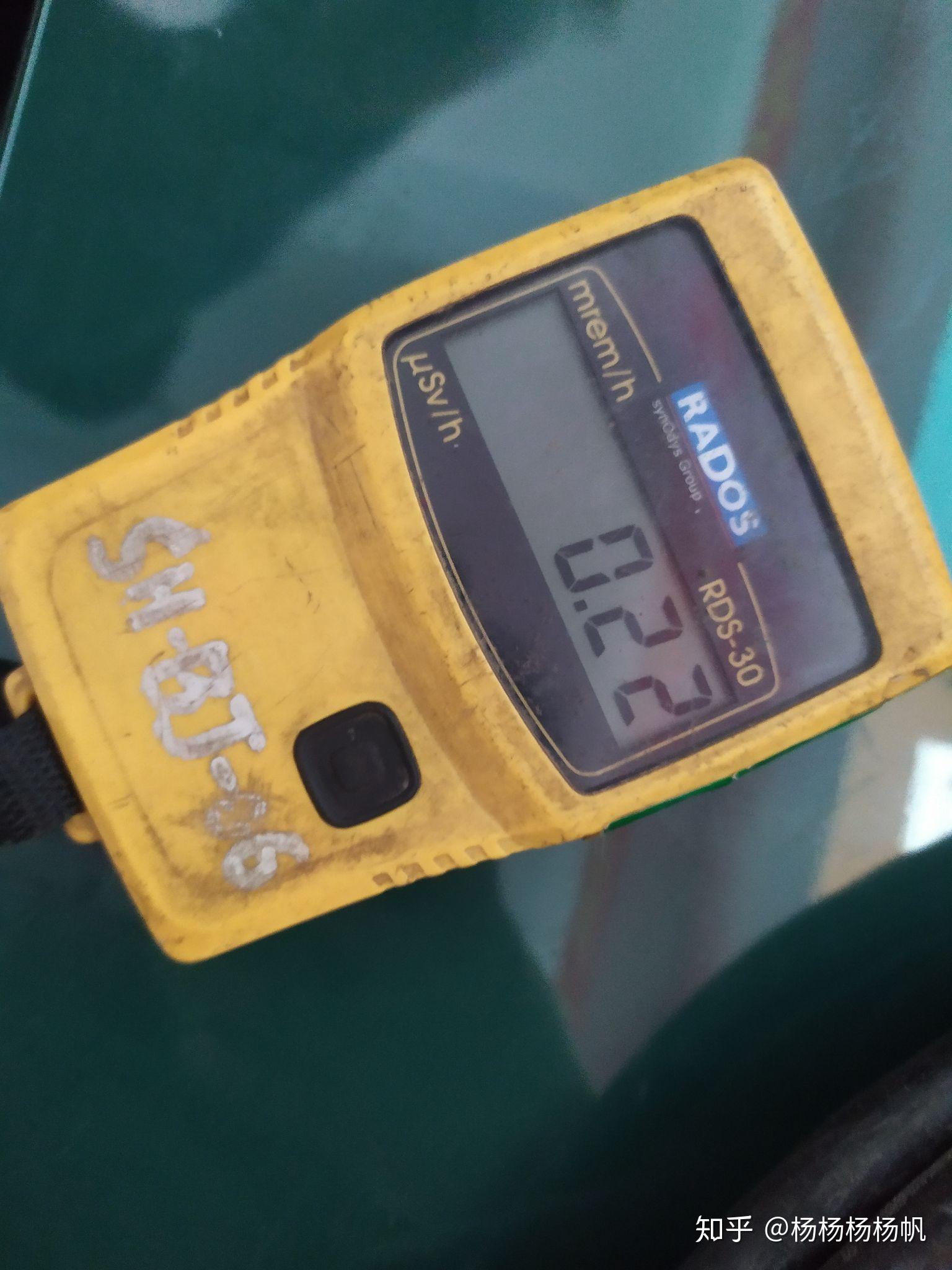 照射量用伦琴(r)为单位,活度是居里(ci),吸收量一般用戈瑞(gy),剂量