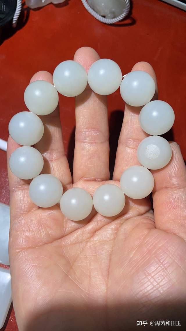 时尚大气的和田玉籽料老型珠手串,不经历风雨,怎能展现风采