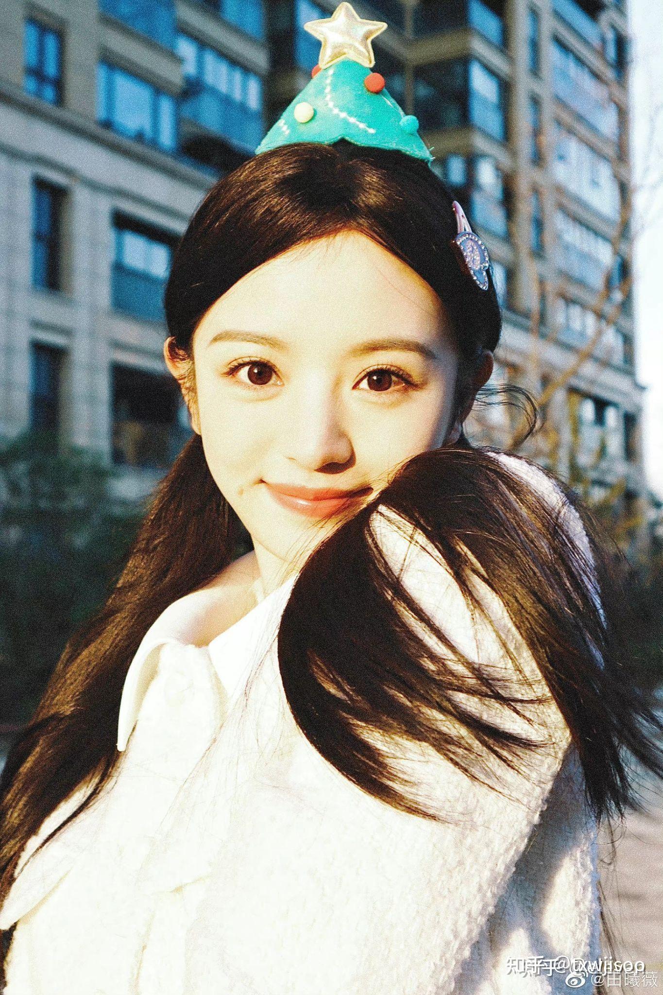 田曦薇和电视上见到的一样吗,眼睛就像图片上镇么大,还是更大,更大会