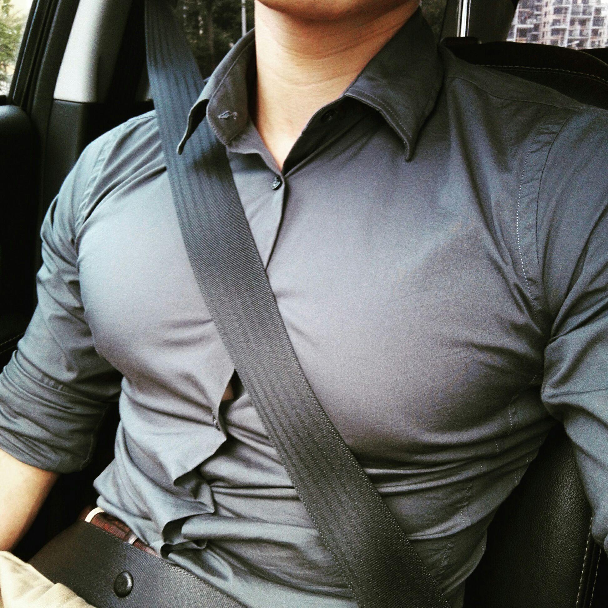 胸肌太大穿衣服难看怎么办? - 知乎