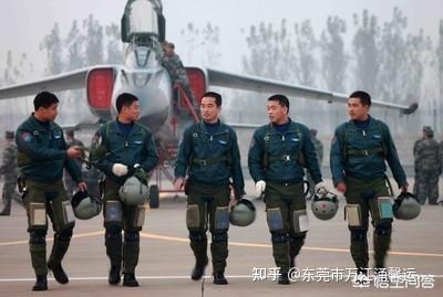 新兵入伍能选择的话 陆军 海军 空军 武警部队你愿意去哪里 发展方向怎么样 知乎