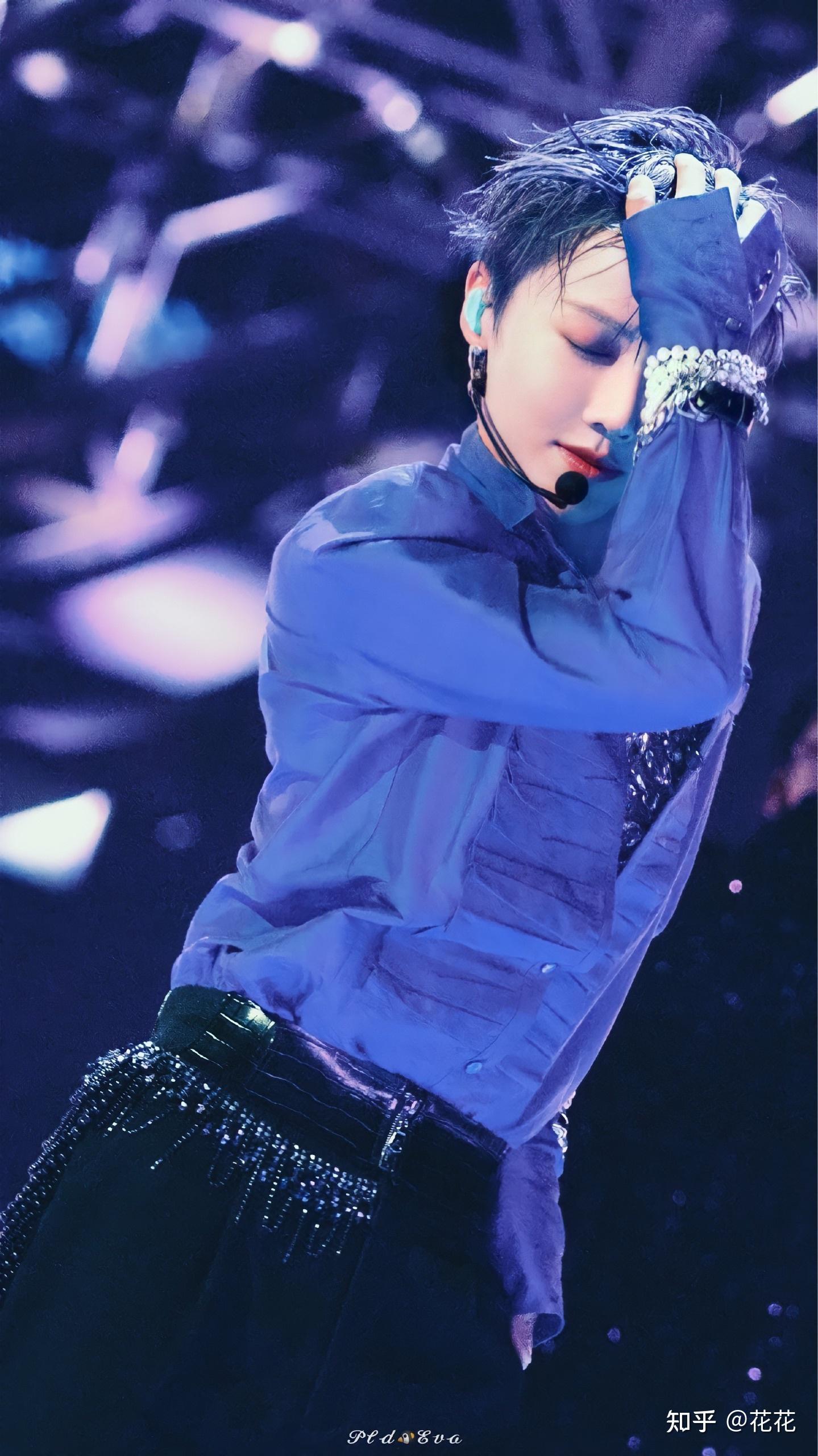 如何看待刘雨昕跳舞时的表情管理(包括正式舞台和非正式舞台)?