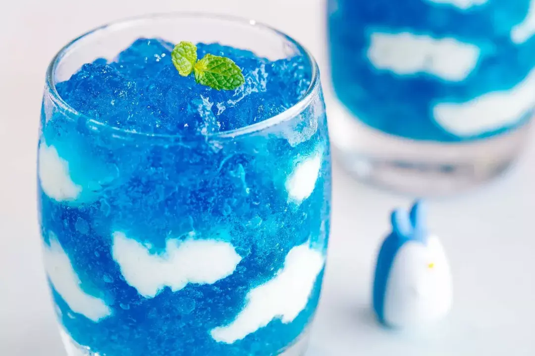 抖音上爆红的蓝天白云冰沙,其实用果冻做更好