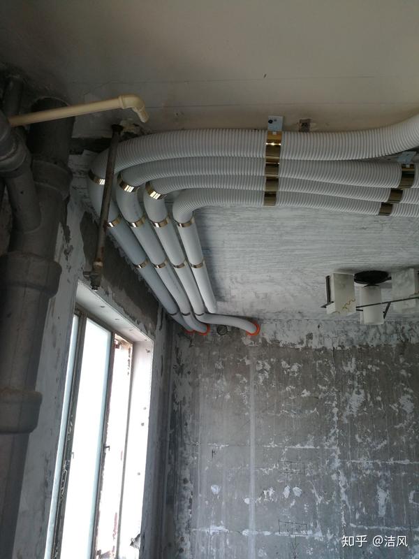 洁风公司的专业新风安装师傅.