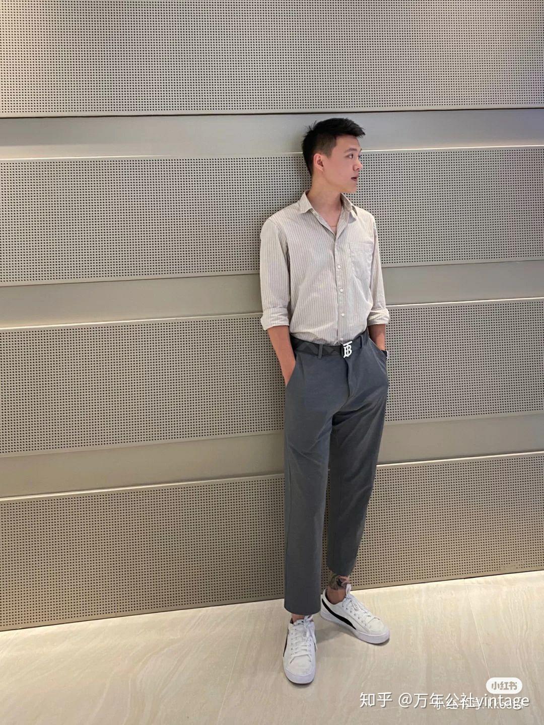 灰蓝色的衬衫配什么颜色的裤子好看啊客服说配黑色牛仔裤或者黑色休闲