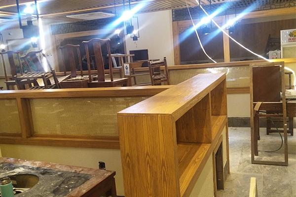 【餐饮店方管做仿木纹漆】商场内店铺装修可以使用的漆——木纹漆 - 知乎