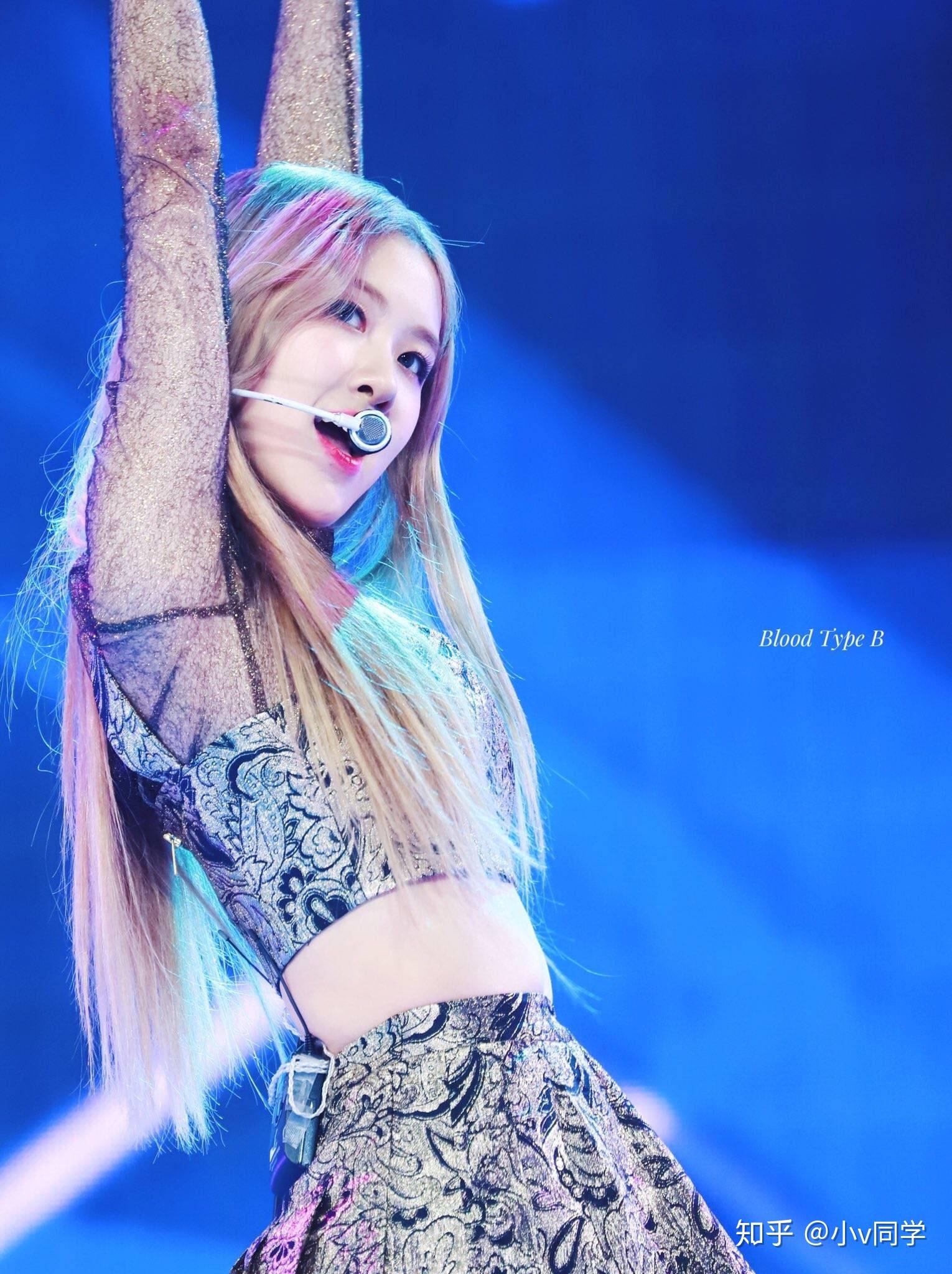 从图上目测朴彩英目前的身高?