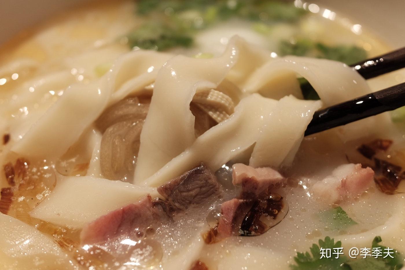 曹记烩面主打 羊肉烩面曹记烩面主打 卤山羊肉在曹记,已过晌午,大快