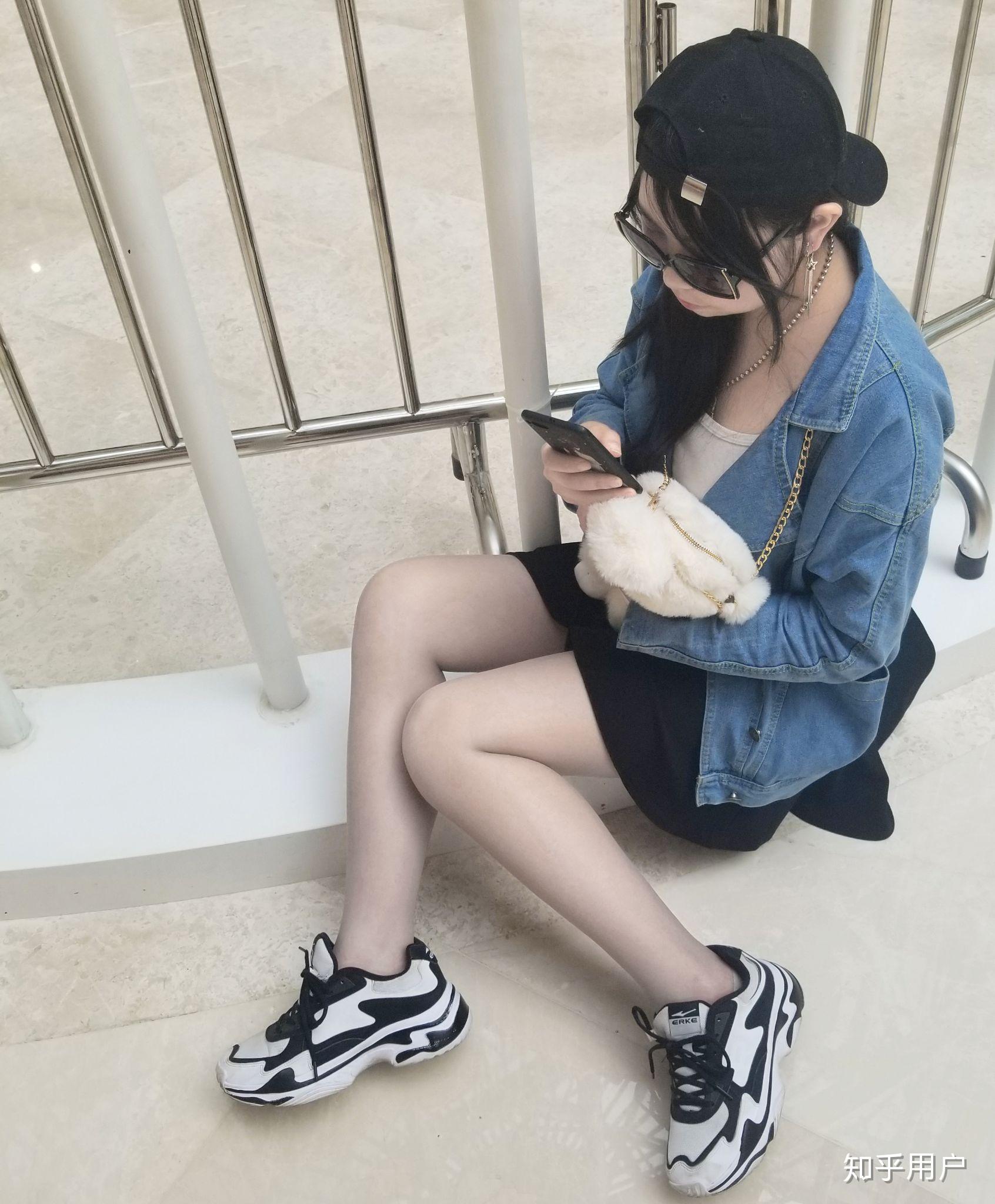 如何拍照才能把腿拍的长一些