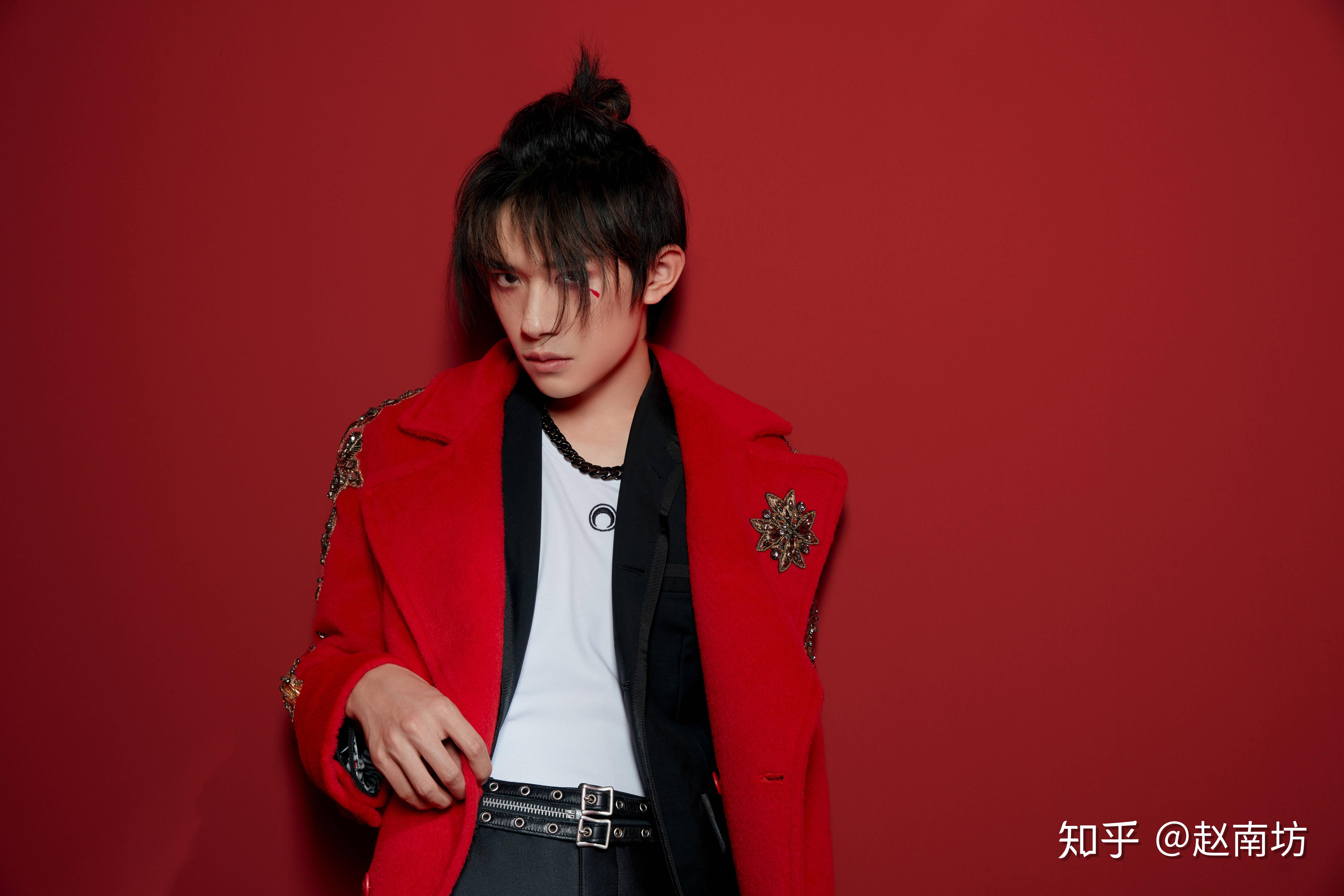 易烊千玺温差感发光少年的接续突破