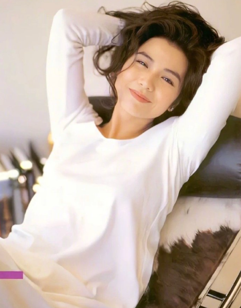 而钟楚红代表的,正是野性美女.