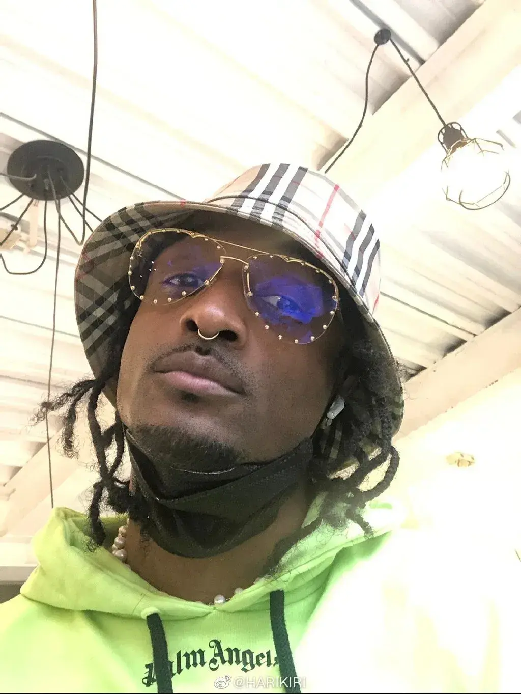 但是丹镇北京的美朵与艾迪与他们不同的是,他们是一对组合,odd couple