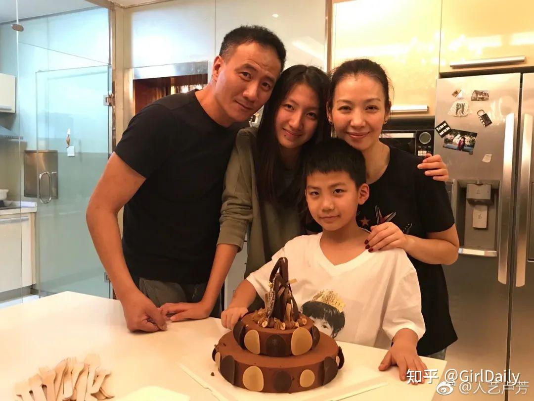 刘嘉玲给14岁干儿子送豪宅网友帅炸天但梁朝伟知道吗