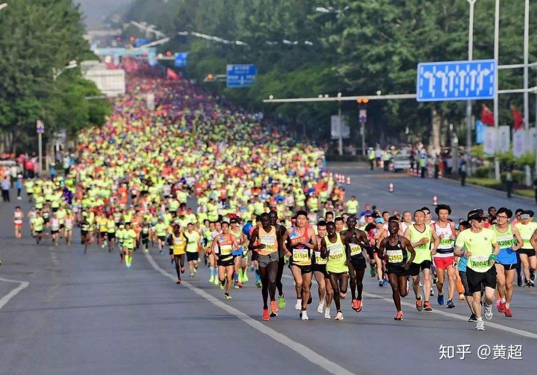 多少斤可以跑马拉松 v2-4c78bdea93acc0470341a5e841eb71f9_r.jpg