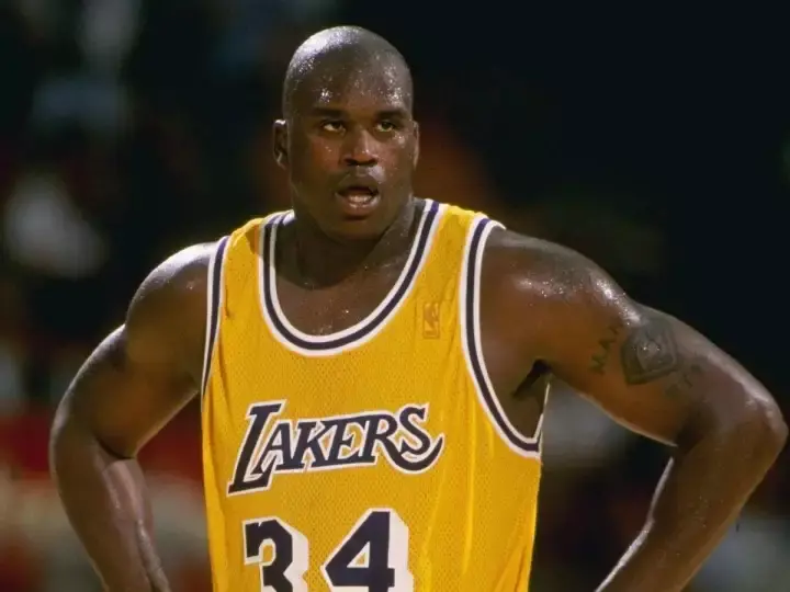 皮尔斯招牌过人动作晃肩过人