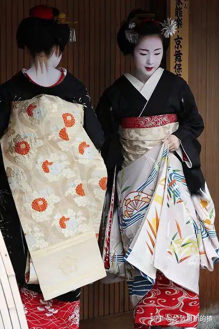 为什么日本人可大方穿和服中国人穿汉服就会受到诟病与嘲笑