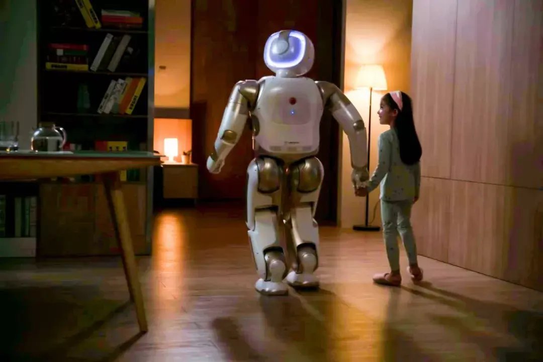 这个可爱的机器人竟让我每天都准时回家