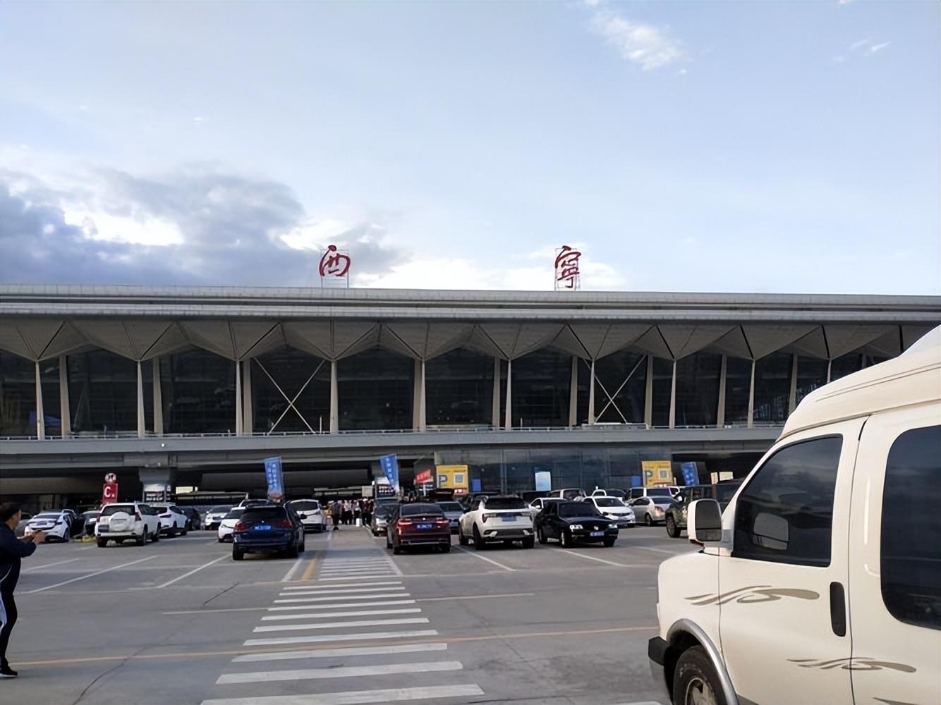 西宁曹家堡机场停车场收费标准,西宁曹家堡机场停车费多少钱一天