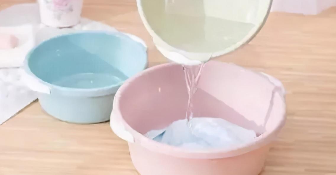 火碱使用危险吗火碱应该用开水开始凉水