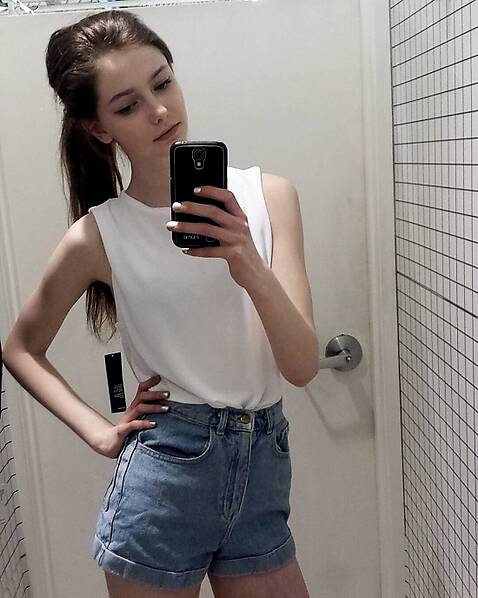 莎凡娜也被网友们称为"世界级建模脸",将有机会出现在更多的屏幕上.