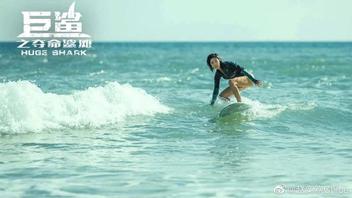 《巨鲨之夺命鲨滩》扑街!赵奕欢大秀身材,剧情漏洞百出