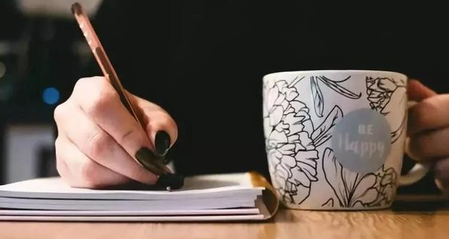 写书若能挣够足够的钱,当一个作家也是好的.