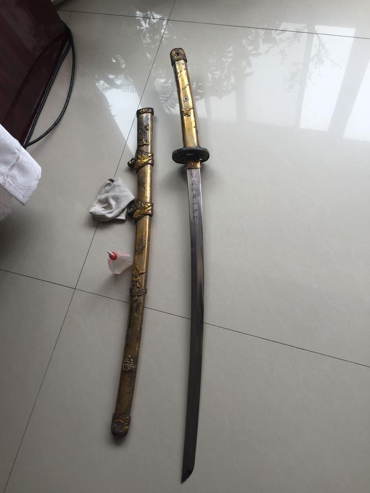 日本刀,刀面有图腾跟字上面写着森冈井一伊郎,有哪位老师懂这东西,请