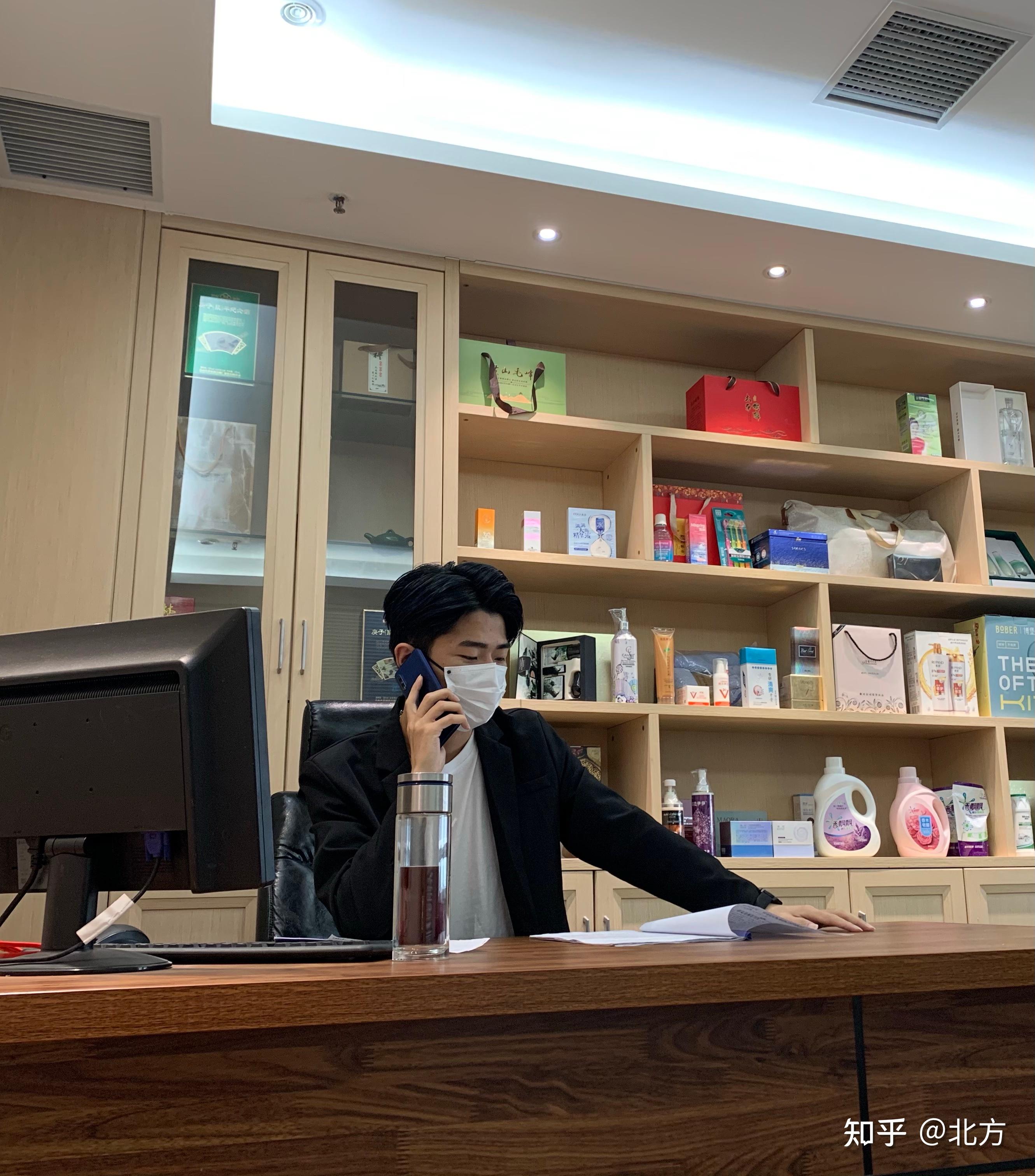 揭秘真人赚钱直播间：背后真相与隐性陷阱-初仟社区