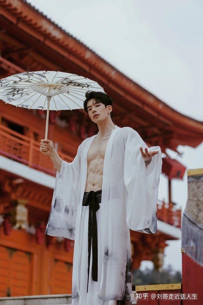 长得帅又有八块腹肌是怎样的体验