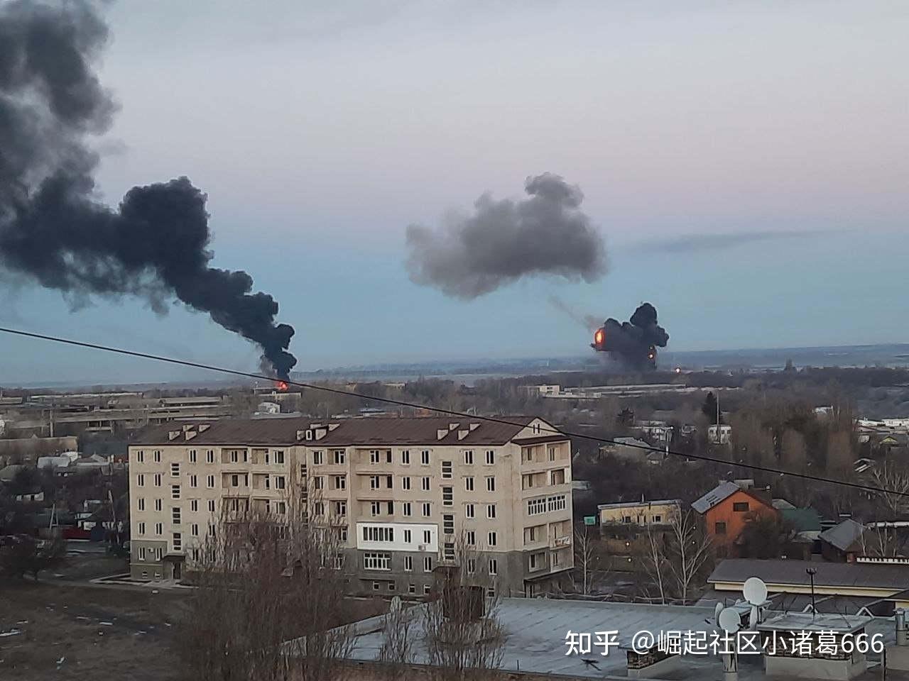 哈尔科夫持续受俄军空袭 大量楼房被毁_凤凰网视频_凤凰网